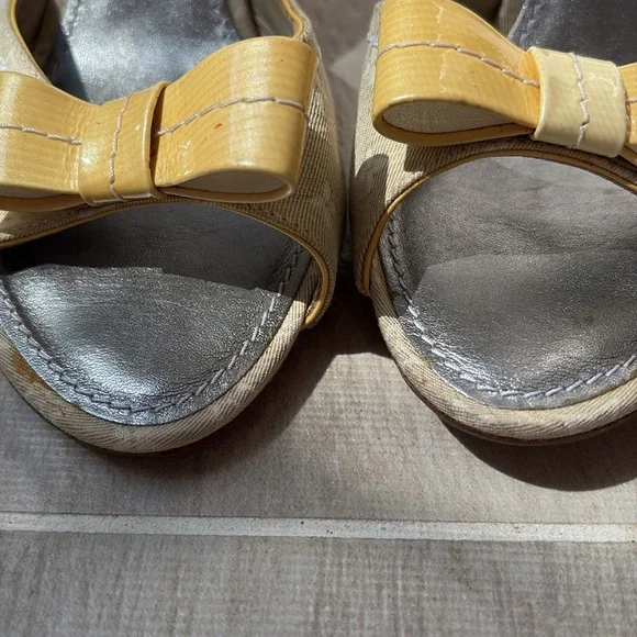 Louis Vuitton Elegant Cream wood block Heels with Bow Detail- do not buy